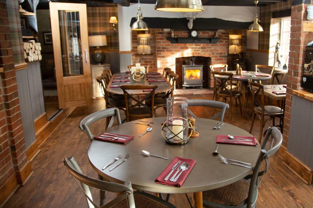 Crown Inn Marston Montgomery Exteriör bild
