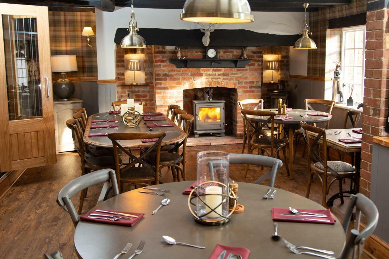 Crown Inn Marston Montgomery Exteriör bild